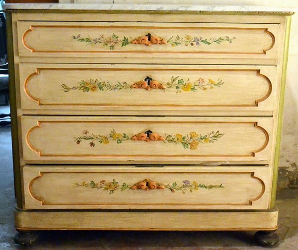 Cassettone, inizi sec. XX, in legno laccato, quattro&nbsp;&nbsp;&nbsp;&nbsp;&nbsp;&nbsp;&nbsp;&nbsp;&nbsp;&nbsp;&nbsp;&nbsp;&nbsp;&nbsp;&nbsp;&nbsp;&nbsp;&nbsp;&nbsp;&nbsp;&nbsp;&nbsp;