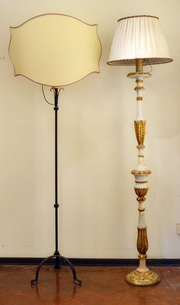 Piantana, sec. XIX, in legno laccato bianco-oro,