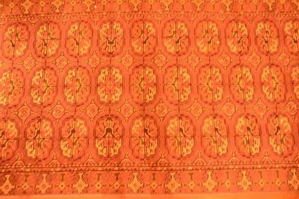 Tappeto Bukara, sec. XX, fondo marrone a motivi  - Asta GIOIELLI, ARGENTI, ARREDI, OGGETTI D'ARTE E DIPINTI - Poggio Bracciolini Casa d'Aste