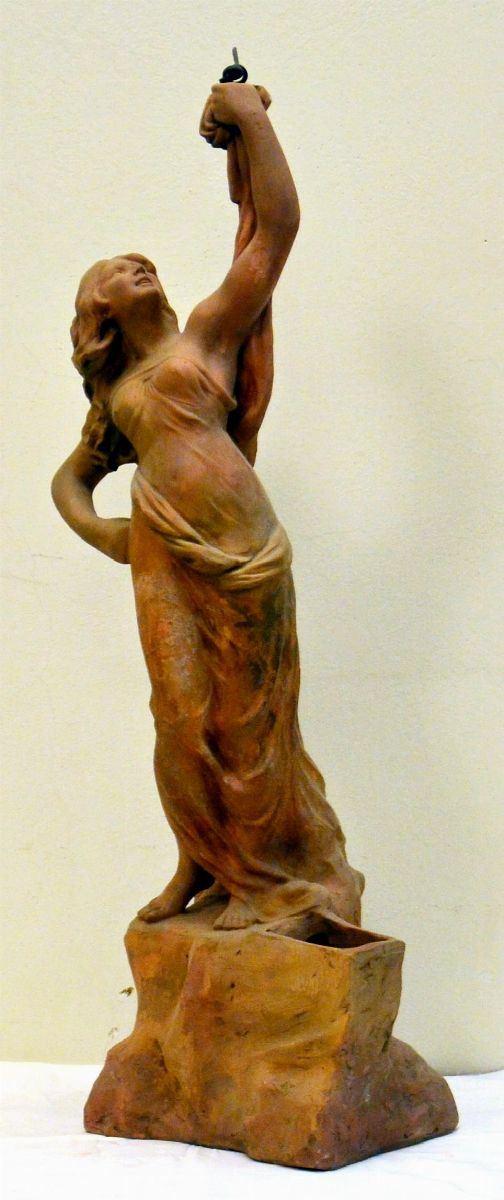 Scultura, sec. XX, in terracotta,  - Asta GIOIELLI, ARGENTI, ARREDI, OGGETTI D'ARTE E DIPINTI - Poggio Bracciolini Casa d'Aste