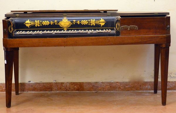 Fortepiano, sec. XIX, in noce, tastiera pitturata,