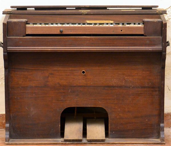 Piccolo organo, sec. XIX, cassa in mogano,
