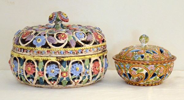 Due centrotavola, sec. XX, in maiolica