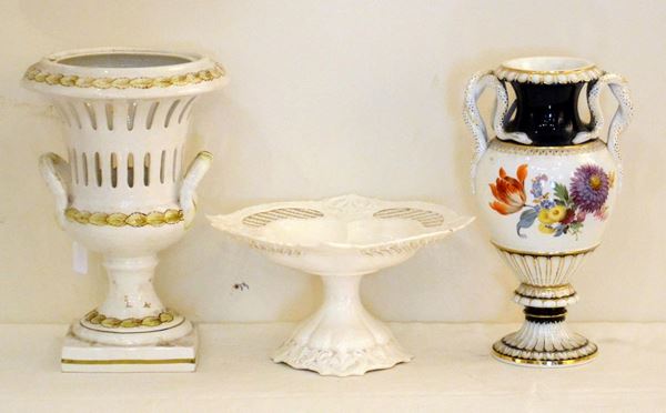 Due vasi, sec. XX, in ceramica decorata,