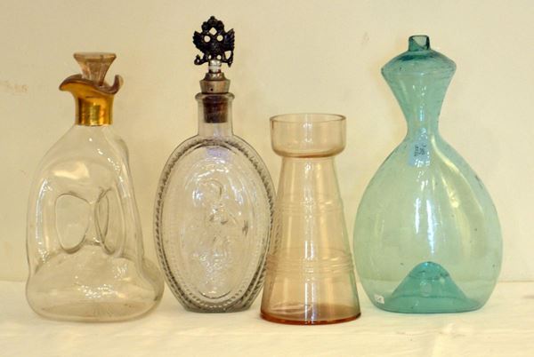 Vaso, sec. XIX, in vetro soffiato di colore