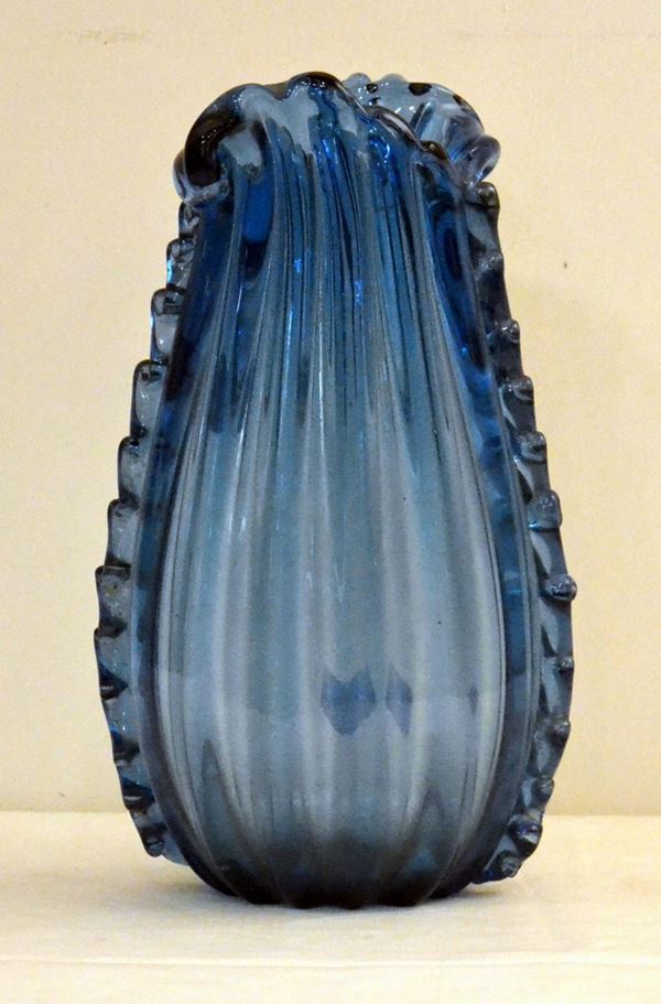 Vaso portafiori, sec. XX, in vetro nei