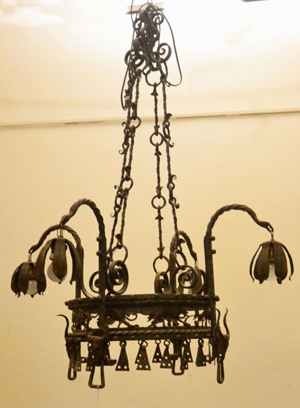 Lampadario, sec. XX, in ferro battuto,