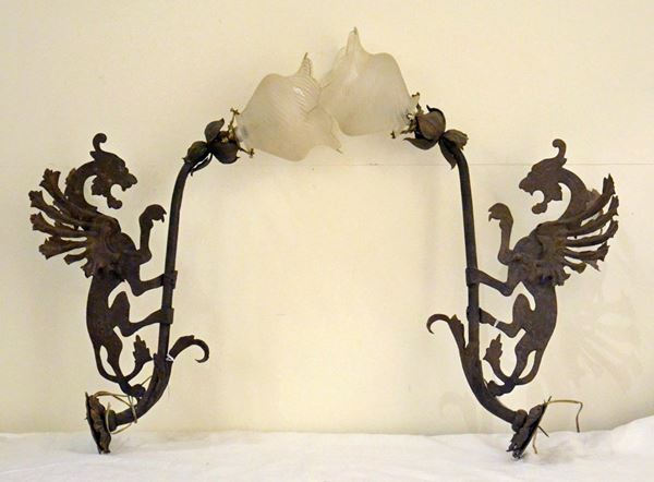 Coppia di applique, sec. XX, in ferro battuto