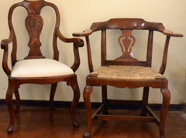 Poltroncina a pozzetto, sec. XX, in noce,