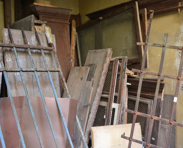 Libreria, sec. XIX, in gattice, sportelli superiori  - Asta GIOIELLI, ARGENTI, ARREDI, OGGETTI D'ARTE E DIPINTI - Poggio Bracciolini Casa d'Aste