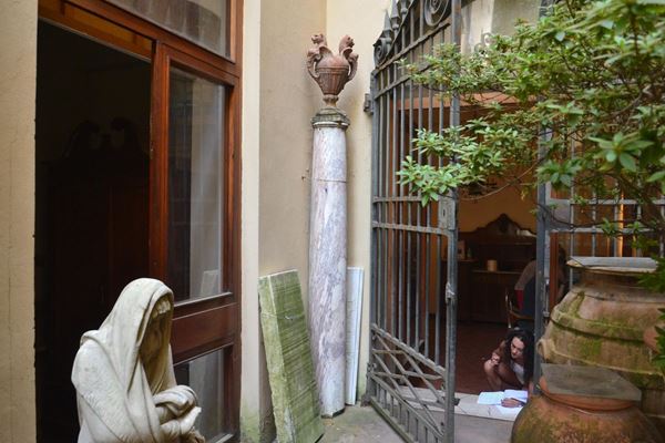 Colonna, sec. XVIII, in marmo, alt. cm 220,