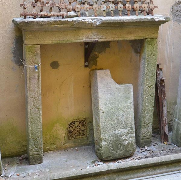 Camino, sec. XIX, in materiale composto,  - Asta GIOIELLI, ARGENTI, ARREDI, OGGETTI D'ARTE E DIPINTI - Poggio Bracciolini Casa d'Aste