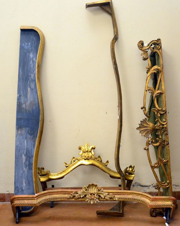 Cinque mantovane, sec. XIX e XX, in legno intagliato