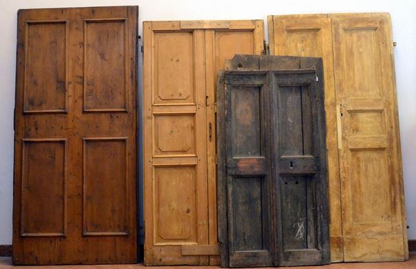 Quattro porte, sec. XIX e XX, in legno a sei