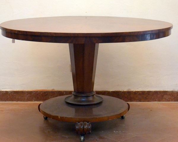 Tavolo, sec. XIX, in mogano, piano circolare