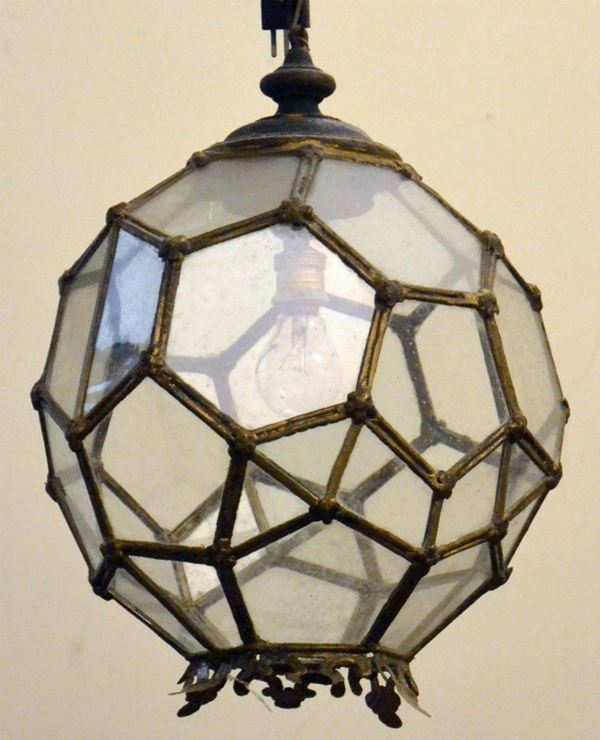 Lanterna, sec. XX, in vetro e metallo