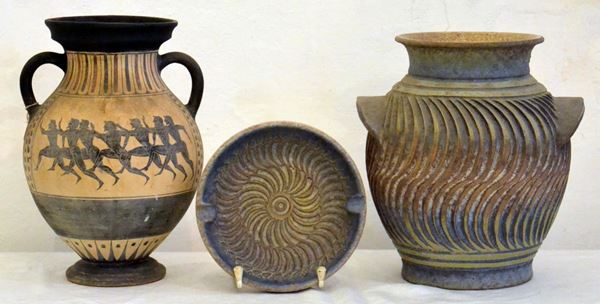 Vaso, in stile etrusco, in terracotta decorata, cm 22x34