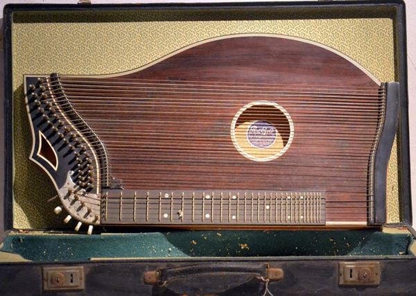 Strumento musicale , Germania, inizi sec. XX, in legno