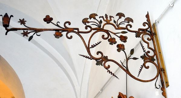 Applique, sec. XIX, in ferro battuto, cm 100x69