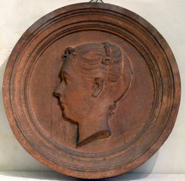 Altorilievo, sec. XX, in terracotta,  - Asta GIOIELLI, ARGENTI, ARREDI, OGGETTI D'ARTE E DIPINTI - Poggio Bracciolini Casa d'Aste