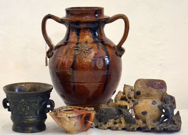 Mortaio, sec. XVIII, in bronzo inciso, alt. cm 10  - Asta GIOIELLI, ARGENTI, ARREDI, OGGETTI D'ARTE E DIPINTI - Poggio Bracciolini Casa d'Aste