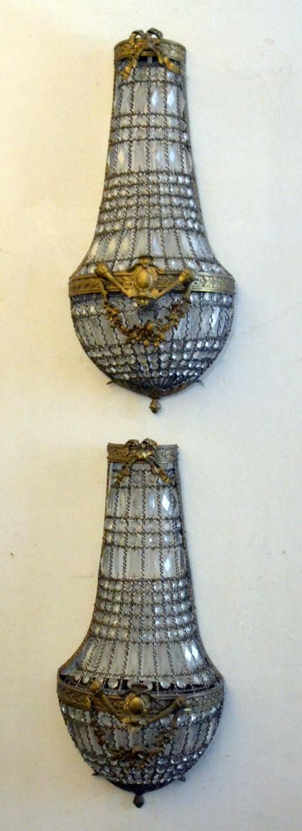 Coppia di appliques, inizi sec. XX, in metallo dorato&nbsp;&nbsp;&nbsp;&nbsp;&nbsp;&nbsp;&nbsp;&nbsp;&nbsp;&nbsp;&nbsp;&nbsp;&nbsp;&nbsp;&nbsp;&nbsp;&nbsp;&nbsp;&nbsp;&nbsp;&nbsp;