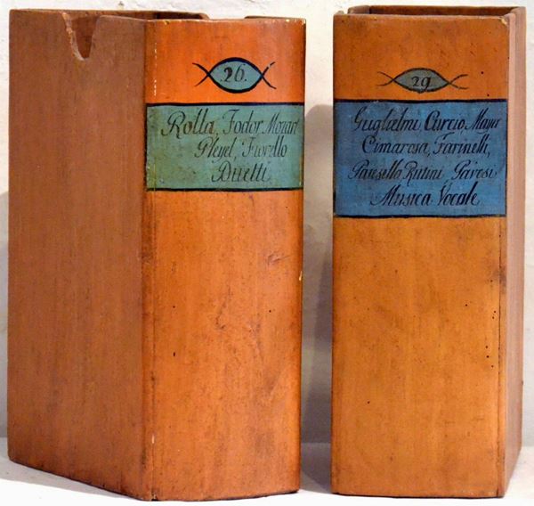 Due contenitori, sec. XX, in legno  - Asta GIOIELLI, ARGENTI, ARREDI, OGGETTI D'ARTE E DIPINTI - Poggio Bracciolini Casa d'Aste
