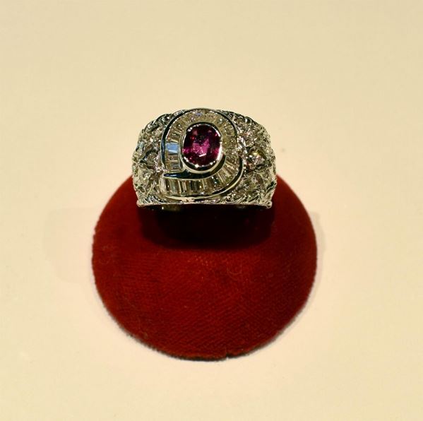 ANELLO IN ORO BIANCO , DIAMANTI E RUBINO