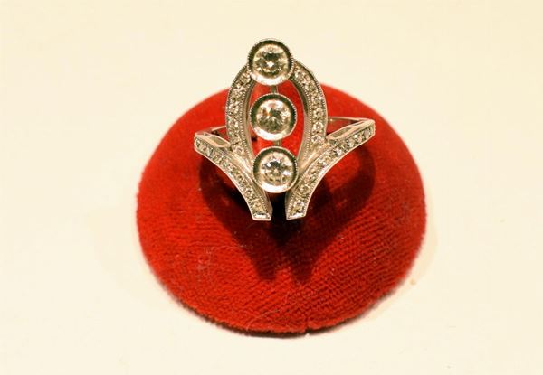 ANELLO IN ORO BIANCO E DIAMANTI