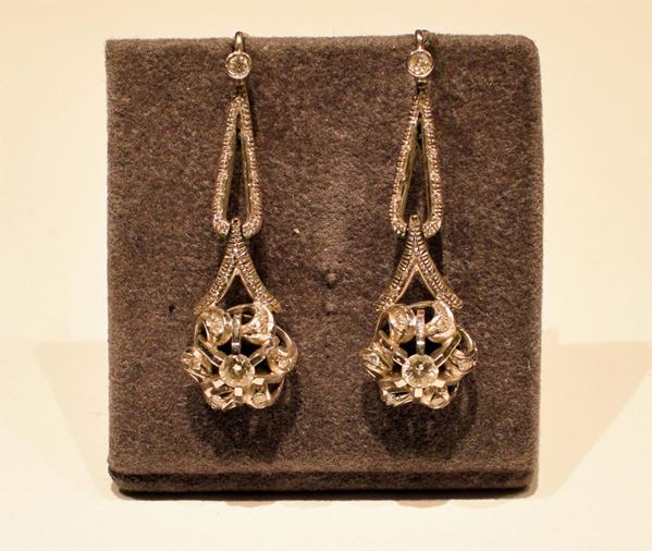 PAIO DI ORECCHINI PENDENTI IN ORO BIANCO E DIAMANTI  - Asta ANTIQUARIATO, COLLEZIONISMO, GIOIELLI - Poggio Bracciolini Casa d'Aste