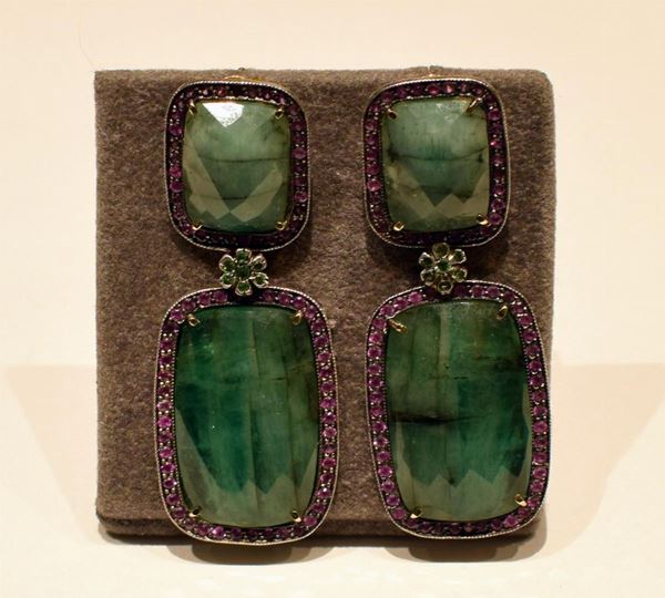 PAIO DI ORECCHINI PENDENTI , IN ARGENTO,SMERALDI E                          - Asta ANTIQUARIATO, COLLEZIONISMO, GIOIELLI - Poggio Bracciolini Casa d'Aste