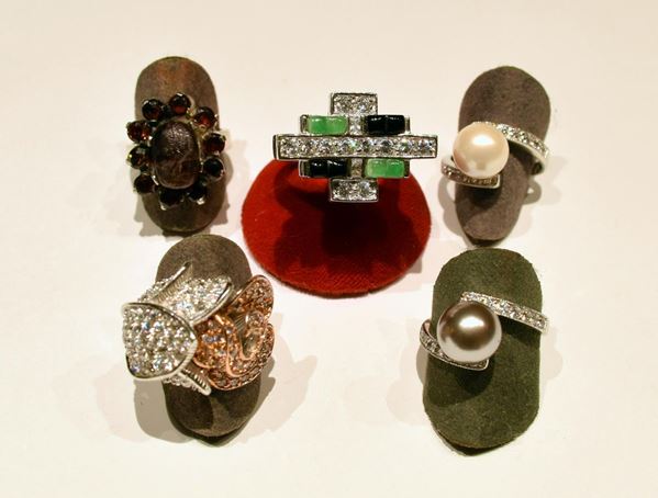 CINQUE ANELLI IN ARGENTO E PIETRE  - Asta ANTIQUARIATO, COLLEZIONISMO, GIOIELLI - Poggio Bracciolini Casa d'Aste
