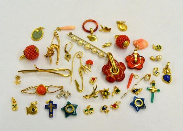 LOTTO COMPOSTO DA VENTISETTE PENDENTI, SEI SPILLE,  - Asta ANTIQUARIATO, COLLEZIONISMO, GIOIELLI - Poggio Bracciolini Casa d'Aste