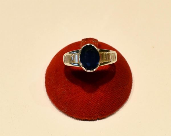 ANELLO IN ORO BIANCO,DIAMANTI E ZAFFIRO