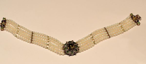 COLLIER IN ORI GIALLO A 9 KT , PERLE, E&nbsp; PIETRE