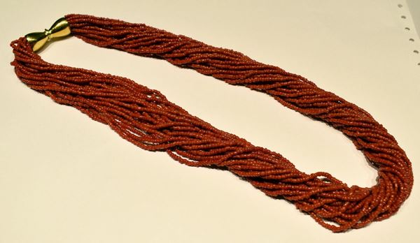 COLLANA IN ORO GIALLO E CORALLO