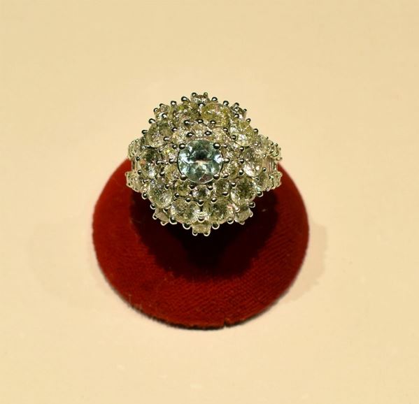 ANELLO IN ORO BIANCO, DIAMANTI E ACQUAMARINA