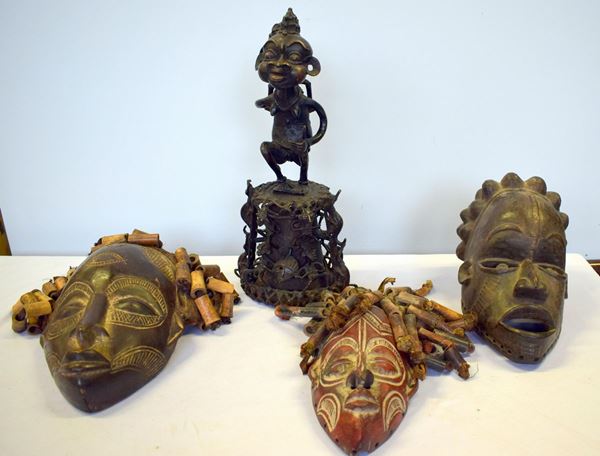 Lotto di tre maschere, Africa, sec. XIX-XX, in legno&nbsp;&nbsp;&nbsp;&nbsp;&nbsp;&nbsp;&nbsp;&nbsp;&nbsp;&nbsp;&nbsp;&nbsp;&nbsp;&nbsp;&nbsp;&nbsp;&nbsp;&nbsp;&nbsp;&nbsp;&nbsp;&nbsp;