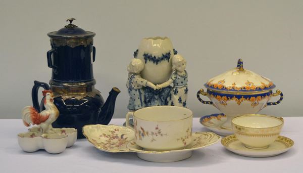 Gruppo, sec. XX, in porcellana, raffigurante  - Asta ANTIQUARIATO, COLLEZIONISMO, GIOIELLI - Poggio Bracciolini Casa d'Aste