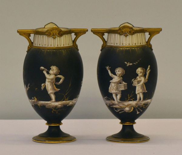 Coppia di vasetti, tardo Impero, in porcellana,