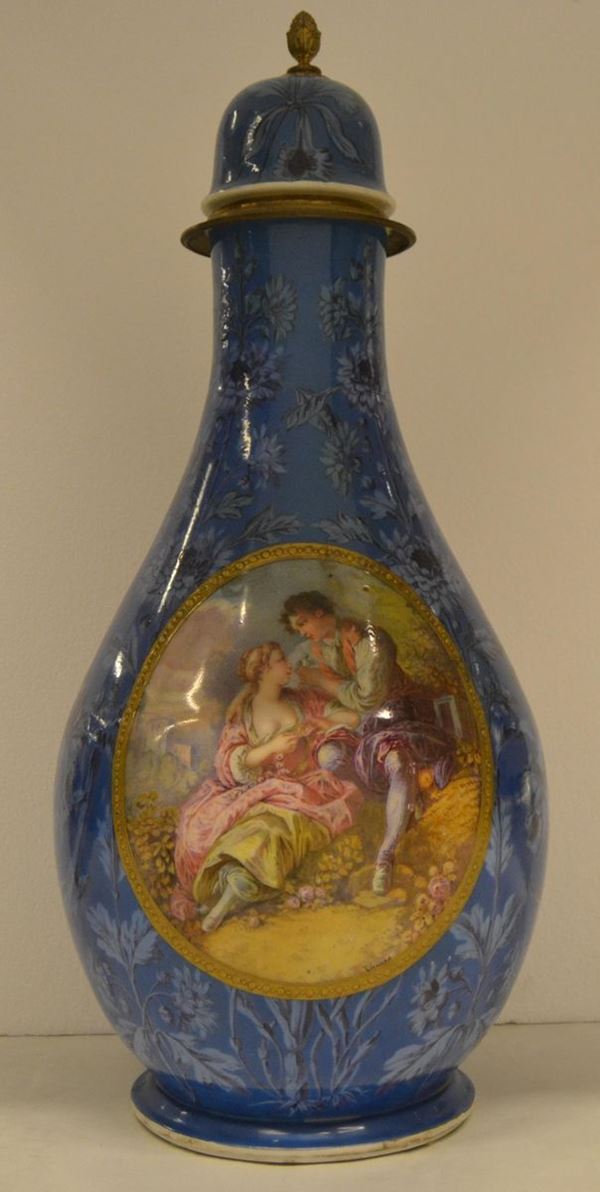 Vaso, manifattura Sevres, in porcellana policroma,