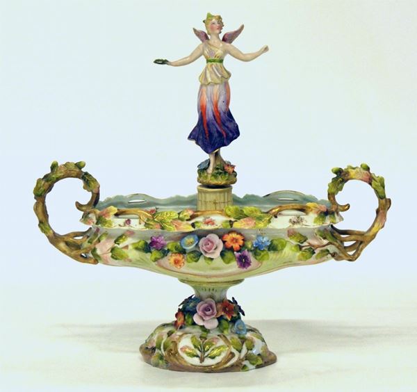 Centrotavola, fine sec. XIX, in porcellana decorata a fiori