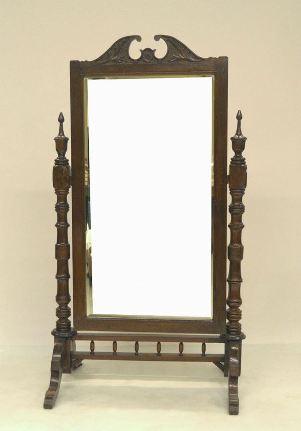 Specchiera a bilico, inizi sec. XX, in noce,  - Asta ANTIQUARIATO, COLLEZIONISMO, GIOIELLI - Poggio Bracciolini Casa d'Aste