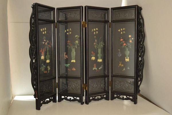Paravento in legno e pietre dure, Cina sec. XX&nbsp;