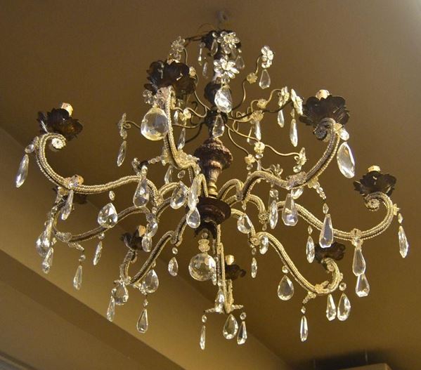 Lampadario, sec. XX, in metallo&nbsp;&nbsp;&nbsp;&nbsp;&nbsp;&nbsp;&nbsp;&nbsp;&nbsp;&nbsp;&nbsp;&nbsp;&nbsp;&nbsp;&nbsp;&nbsp;&nbsp;&nbsp;&nbsp;&nbsp;&nbsp;&nbsp;&nbsp;&nbsp;&nbsp;&nbsp;&nbsp;&nbsp;&nbsp;&nbsp;&nbsp;&nbsp;&nbsp;&nbsp;&nbsp;&nbsp;&nbsp;&nbsp;&nbsp;&nbsp;&nbsp;&nbsp;&nbsp;