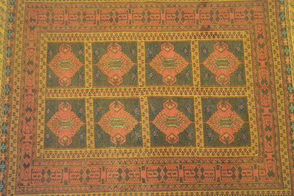 Tappeto persiano Sumak, fondo a motivo  - Asta ANTIQUARIATO, COLLEZIONISMO, GIOIELLI - Poggio Bracciolini Casa d'Aste