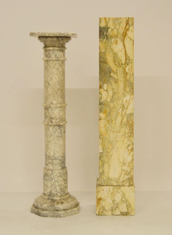 Due colonne, sec. XX, in marmo,  - Asta ANTIQUARIATO, COLLEZIONISMO, GIOIELLI - Poggio Bracciolini Casa d'Aste