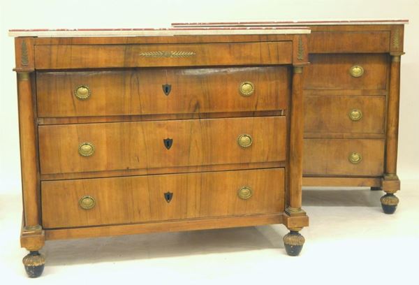 Coppia di cassettoni, Impero, in noce, quattro cassetti,  - Asta ANTIQUARIATO, COLLEZIONISMO, GIOIELLI - Poggio Bracciolini Casa d'Aste