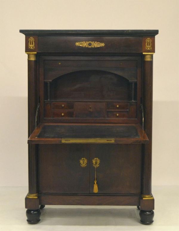 Secretaire, Impero, in mogano, due sportelli e piano  - Asta ANTIQUARIATO, COLLEZIONISMO, GIOIELLI - Poggio Bracciolini Casa d'Aste