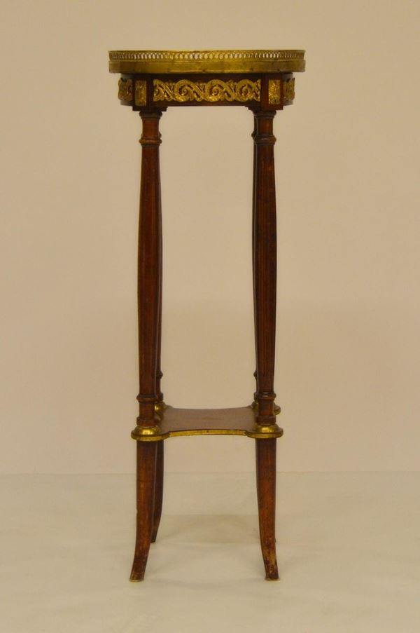 Portavaso, inizi sec. XX, in noce, piano circolare
